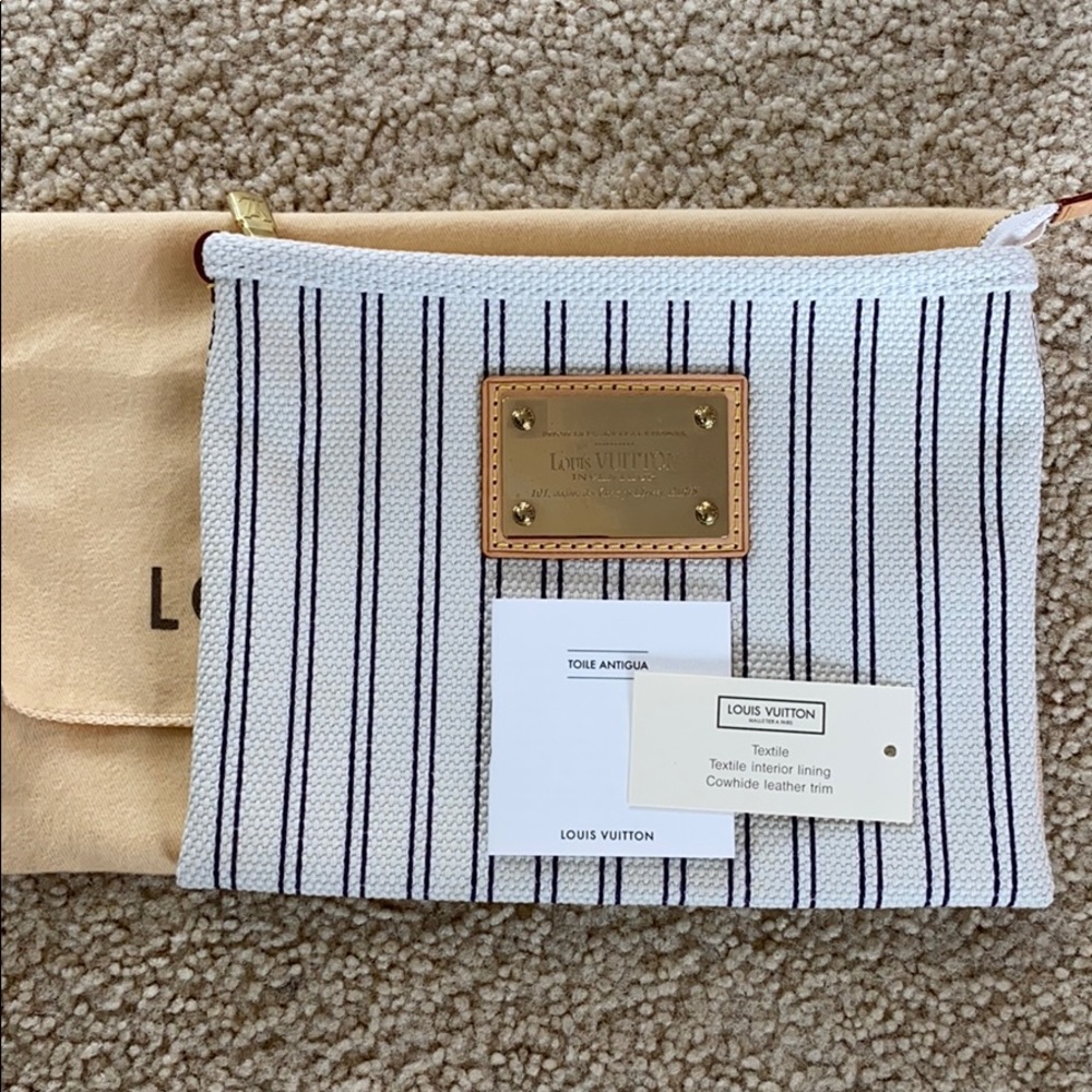 Louis Vuitton Antigua Pouch